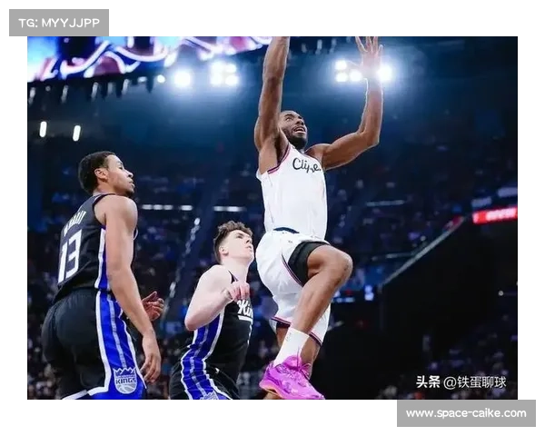 伦纳德连续中远投打崩爵士防线，关键时刻统治比赛